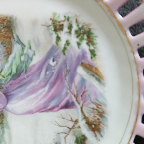 A Lattice Edge 7 " Plate with 2 Gold Circles of a Woman Gathering Holly - Picture 4 of 8